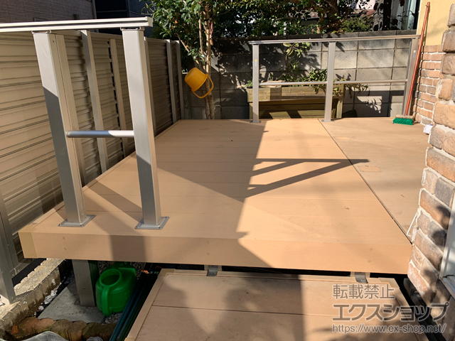 東京都狛江市ののウッドデッキ リウッドデッキ 200+ルシアスデッキフェンスB02型 施工例