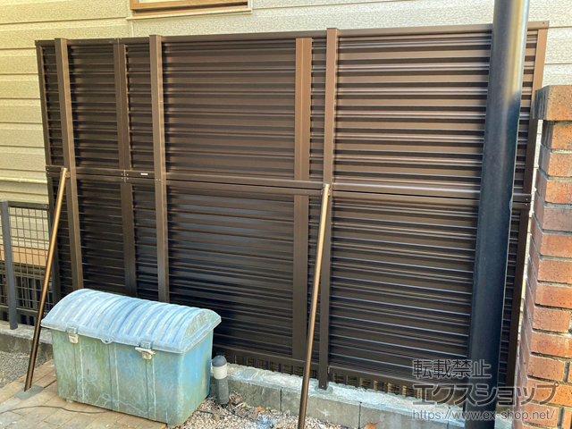 神奈川県横浜市ののフェンス・柵 ミエーネフェンス 目隠しルーバータイプ 2段支柱 ブロック建て用 施工例