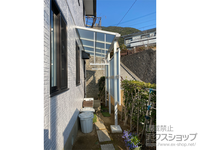 長崎県長崎市ののテラス屋根 ソラリア F型 テラスタイプ 単体 積雪〜20cm対応＋前面パネル＋吊り下げ式 固定物干し 標準 施工例