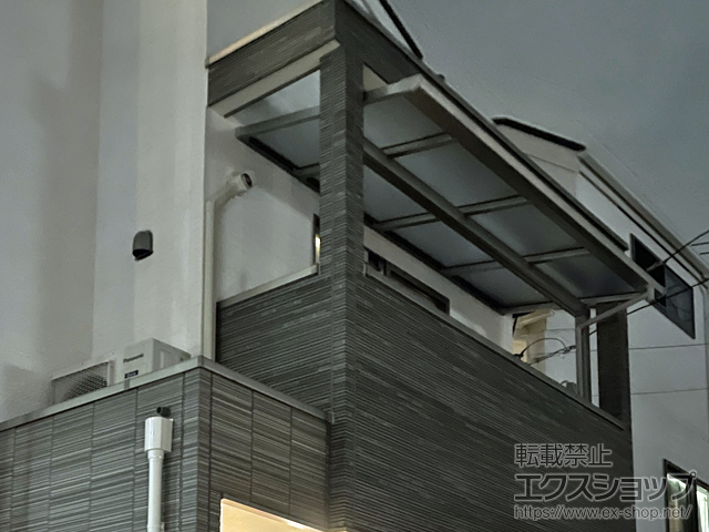 神奈川県川崎市ののバルコニー・ベランダ屋根 ソラリア F型 屋根タイプ 単体 積雪〜20cm対応 施工例