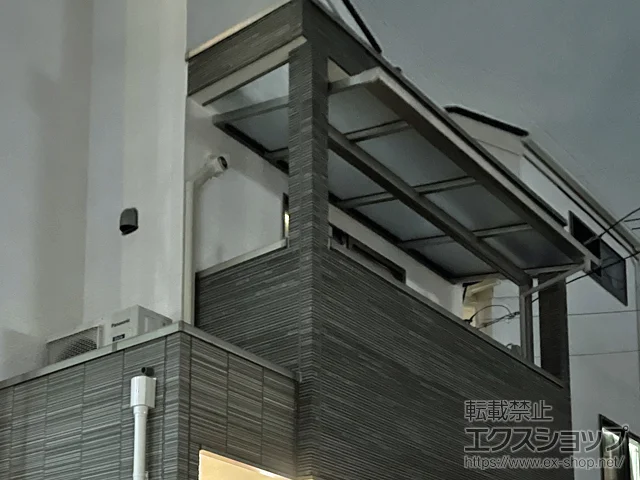 神奈川県川崎市のYKKAPのバルコニー・ベランダ屋根 ソラリア F型 屋根タイプ 単体 積雪〜20cm対応 施工例