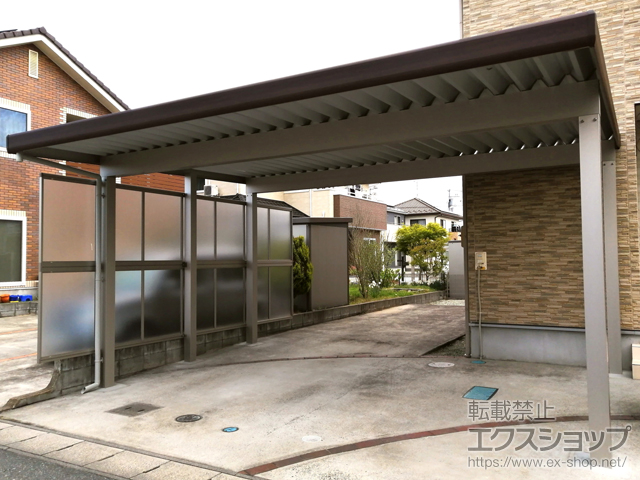 宮城県黒川郡大和町のの面格子・窓格子、フェンス・柵、テラス屋根、カーポート レオンポートneo 2台用 角柱4本柱 積雪〜50cm対応 木調マテリアルカラー+変形敷地対応セット+サイドパネル 施工例