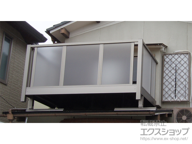京都府京都市のLIXIL リクシル（トステム）のバルコニー ビューステージHスタイル パネルマット 単体 屋根置き式 施工例