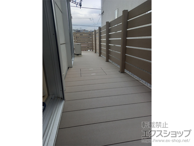 東京都町田市ののウッドデッキ リウッドデッキ 200＋独立式リウッドステップ2型＋デッキフェンス3型＜横スリット＞ 施工例
