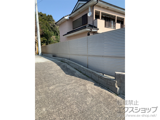 鹿児島県鹿児島市ののフェンス・柵 ミエーネフェンス 目隠しルーバータイプ 2段支柱 自立建て用 施工例