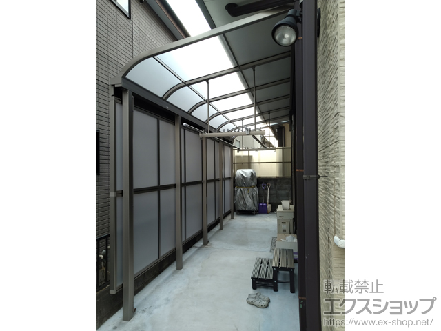 東京都武蔵村山市ののテラス屋根 スピーネ R型 1500 テラスタイプ 連棟 積雪〜50cm対応+前面スクリーン 2段 施工例