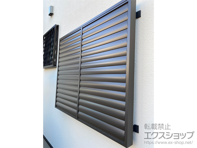 茨城県つくばみらい市のLIXIL リクシル（トステム）の面格子・窓格子 目隠し可動ルーバー 引違い窓用 施工例