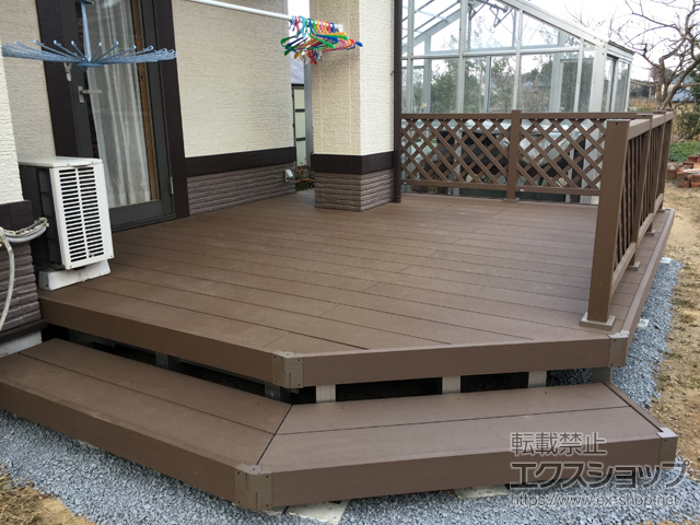 茨城県小美玉市ののウッドデッキ リウッドデッキ 200+段床セット 側面タイプ１段+独立式リウッドステップ2型×1セット+リウッドデッキフェンス2型＜ラチス格子＞ 施工例