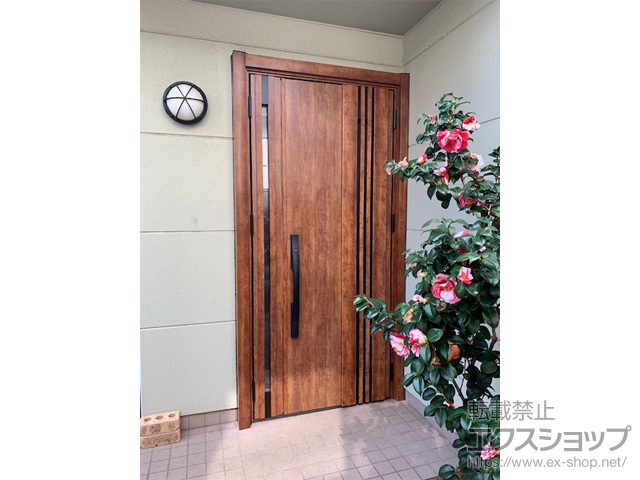 東京都西東京市のLIXIL リクシル（トステム）の玄関ドア リシェント玄関ドア3 断熱K4仕様 親子仕様(ランマ無)R M83型 ※タッチキー仕様(キー付リモコン) 施工例