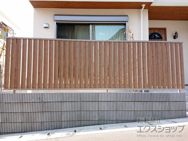 神奈川県川崎市ののフェンス・柵 フェンスAB TS2型 縦スリット2 木調カラー フリーポールタイプ 施工例