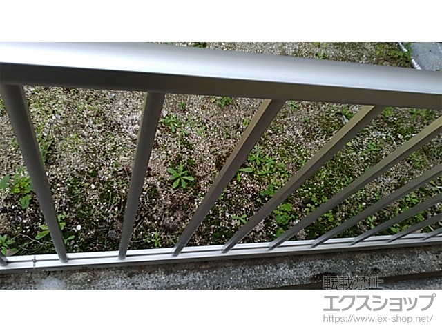 広島県呉市ののフェンス・柵 シンプレオフェンスT2型 たて格子16本タイプ 自由柱施工 施工例