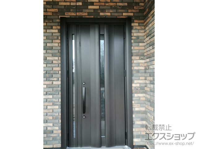 茨城県那珂市のLIXIL リクシル（トステム）の玄関ドア リシェント玄関ドア3 断熱K2仕様 親子仕様(ランマ無)R G12型 ※手動仕様 施工例