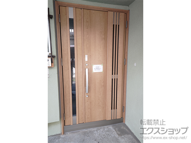 東京都豊島区のLIXIL リクシル（トステム）の玄関ドア リシェント玄関ドア3 断熱K4仕様 親子仕様(ランマ無)R M83型 ※タッチキー仕様(キー付リモコン) 施工例