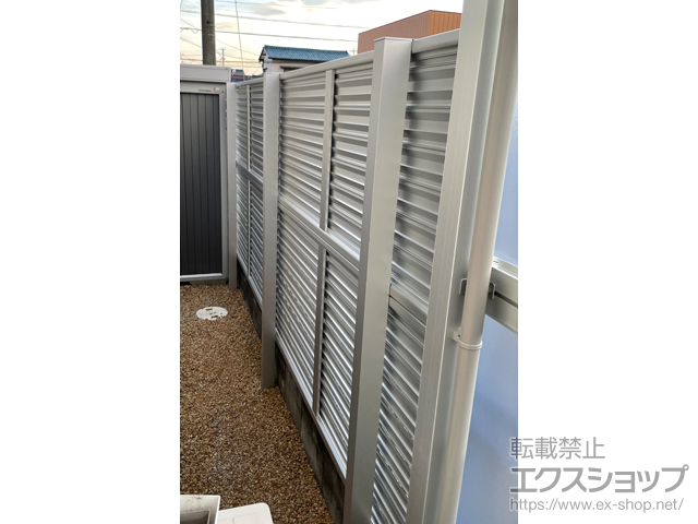 三重県四日市市ののフェンス・柵 ミエーネフェンス 目隠しルーバータイプ 2段支柱 自立建て用 施工例
