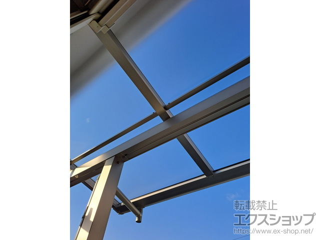 兵庫県尼崎市ののバルコニー・ベランダ屋根 ソラリア F型 屋根タイプ 単体 積雪〜20cm対応＋吊り下げ式固定物干し 施工例
