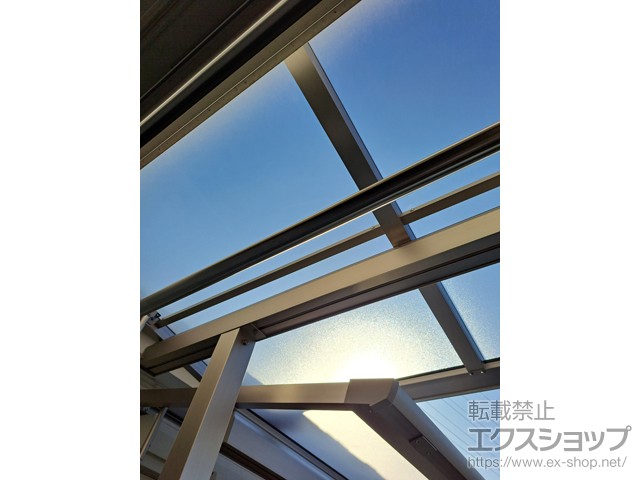 兵庫県尼崎市ののバルコニー・ベランダ屋根 ラリア F型 屋根タイプ 単体 積雪〜20cm対応＋吊り下げ式固定物干し 施工例