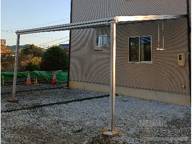 三重県伊勢市ののテラス屋根 ソラリア F型 ビッグサイズ 単体 積雪〜20cm対応+吊り下げ式固定物干し 施工例