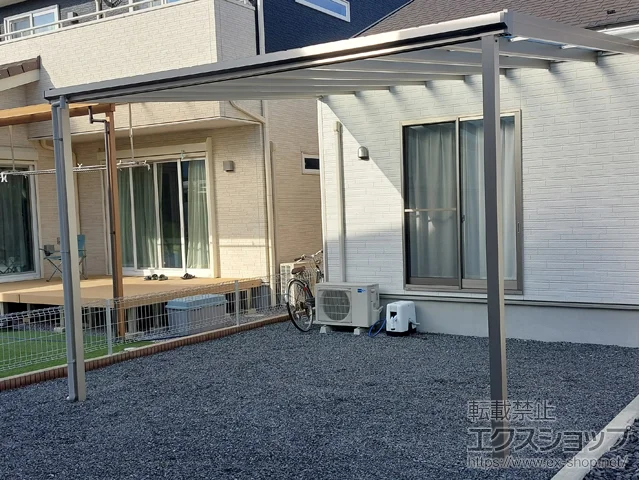 栃木県河内郡上三川町のYKKAPのテラス屋根 ソラリア F型 ビッグサイズ 単体 積雪～20cm対応 施工例