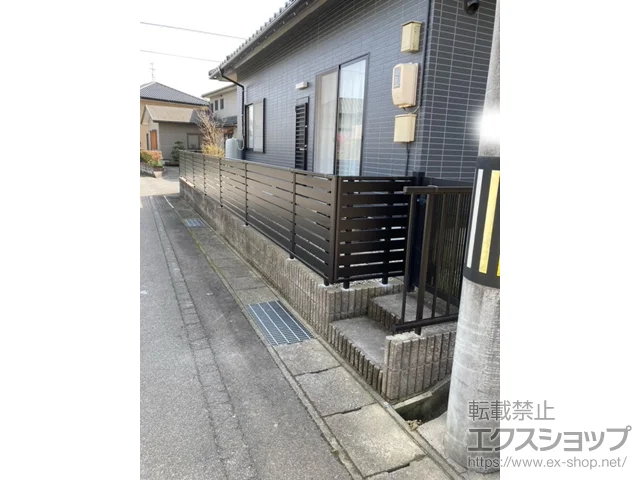 島根県松江市のYKKAPのフェンス・柵・塀 シンプレオフェンスSY1F型 横スリット 自由柱施工 施工例