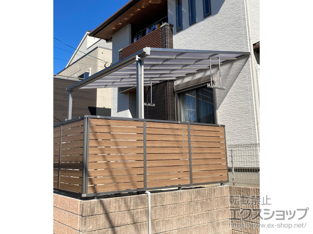 福岡県北九州市ののテラス屋根 ソラリア F型 テラスタイプ 単体 積雪〜20cm対応※壁面奥行違い納まり＋吊り下げ式 固定物干し 標準 ロング 施工例