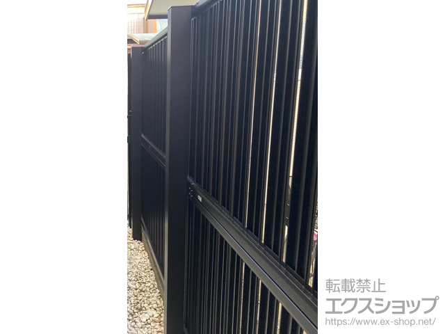 愛知県一宮市ののフェンス・柵 ルシアスフェンスF03型 たて半目隠し 木調カラー 2段支柱 自立建て用 施工例
