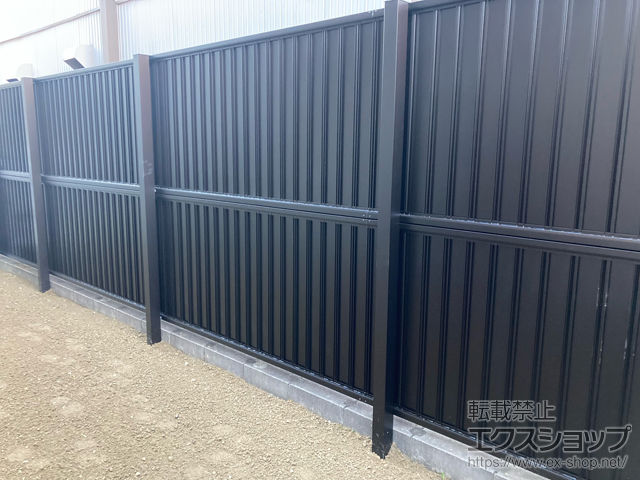 愛知県一宮市ののフェンス・柵 ルシアスフェンスF01型 たて目隠し 木調カラー 2段支柱 自立建て用 施工例