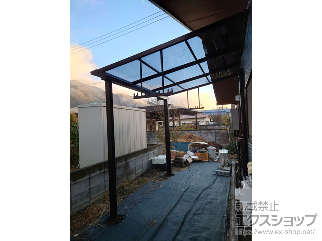栃木県日光市ののテラス屋根 ソラリア F型 テラスタイプ 単体 積雪〜20cm対応＋吊り下げ式固定物干し 施工例