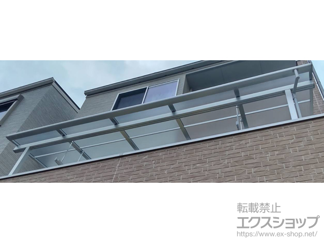 大阪府大阪市ののバルコニー・ベランダ屋根 スピーネ F型 屋根タイプ 単体 積雪〜20cm対応+吊り下げ物干しAセット 施工例