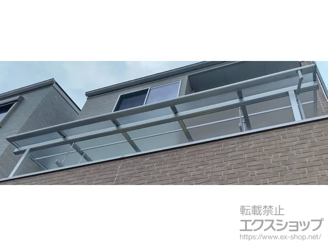 大阪府大阪市のLIXIL(リクシル)のバルコニー・ベランダ屋根 スピーネ F型 屋根タイプ 単体 積雪～20cm対応+吊り下げ物干しAセット 施工例