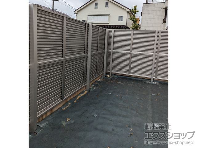 埼玉県北本市ののフェンス・柵 ミエーネフェンス 目隠しルーバータイプ 2段支柱 自立建て用 施工例