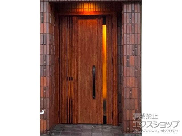 京都府京都市のLIXIL リクシル（トステム）の玄関ドア リシェント玄関ドア3 断熱K4仕様 親子仕様(ランマ無)外観左吊元 M83型 ※手動仕様+下枠段差緩和材／スペーサーセット（1mm・3mm・5mm）／下枠フラット材／アルミ枠用ネジセット 施工例
