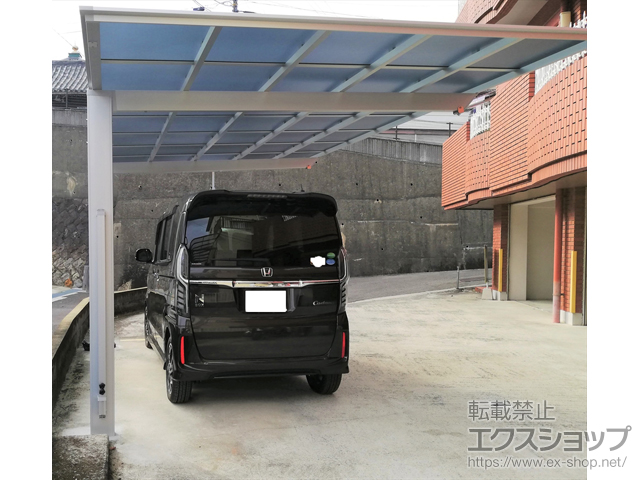 長崎県長崎市ののカーポート フーゴF (フラットスタイル) 積雪〜20cm対応+着脱式サポート柱 施工例