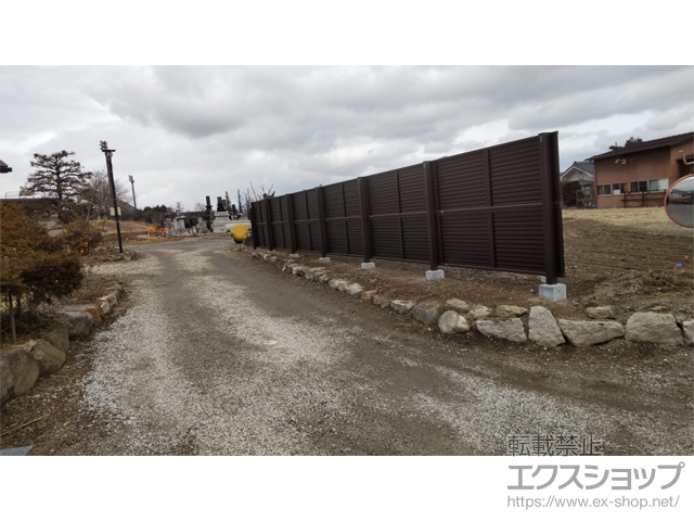 長野県安曇野市ののフェンス・柵 ミエーネフェンス 目隠しルーバータイプ 2段支柱 自立建て用 施工例