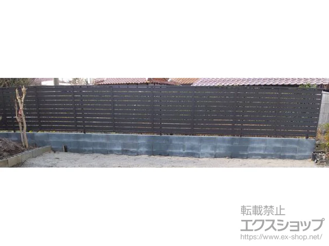 島根県出雲市のValue Selectのフェンス・柵・塀 モクハイフェンス アルミ色タイプ フリーポールタイプ 施工例