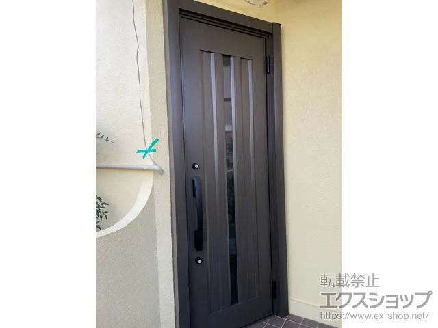 愛知県江南市のLIXIL リクシル（トステム）の玄関ドア リシェント玄関ドア3 アルミ仕様 片開き仕様(ランマ無)外観右吊元 C12N型 ※手動仕様 施工例