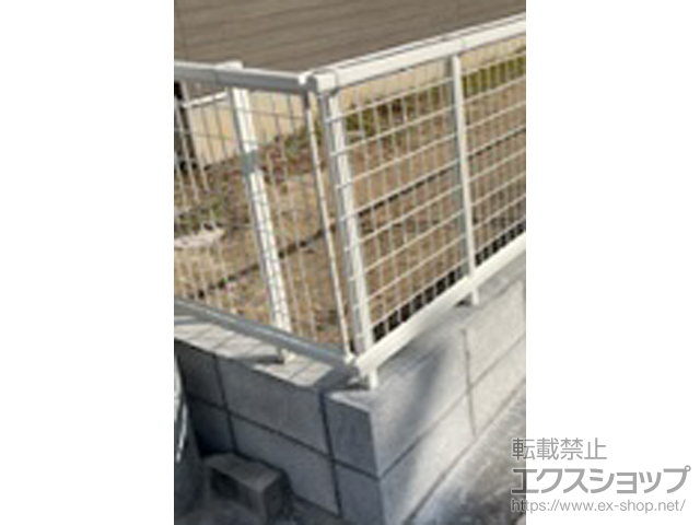 福岡県北九州市ののフェンス・柵 シンプレオフェンスM2型 縦井桁メッシュ 自由柱施工　9.5ｍ 施工例