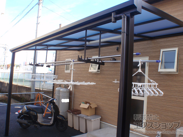 愛媛県松山市ののテラス屋根 ソラリア F型 テラスタイプ 単体 積雪〜20cm対応+吊り下げ式 固定物干し 施工例