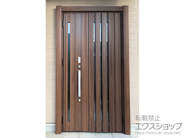 長崎県諫早市のLIXIL リクシル（トステム）の玄関ドア リシェント玄関ドア3 断熱K4仕様 親子仕様(ランマ無)外観右吊元 G14型 ※ファミロック 電池式 カードキーセット キー収納リモコン無し+下枠段差緩和材／スペーサーセット（1mm・3mm・5mm） 施工例