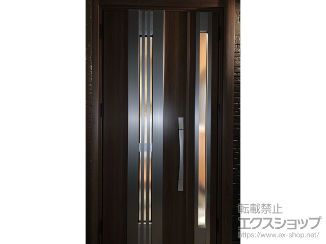 滋賀県近江八幡市のLIXIL リクシル（トステム）の玄関ドア リシェント玄関ドア3 断熱K4仕様 親子仕様(ランマ無)外観左吊元 M84型 ※タッチキー仕様(キー付リモコン)+下枠段差緩和材／スペーサーセット（1mm・3mm・5mm）／下枠フラット材／エントリー 施工例