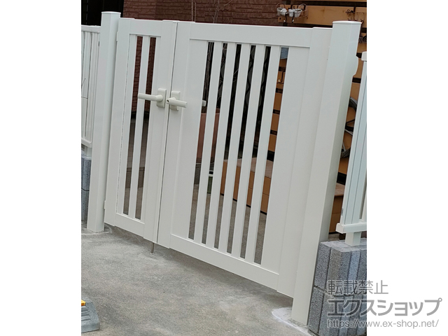 茨城県牛久市のの門扉 シンプレオ門扉S1型 たてスリット 両開き親子 門柱使用 施工例
