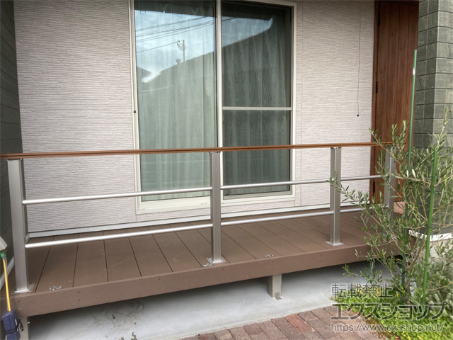 長崎県佐世保市ののウッドデッキ リウッドデッキ 200＋ルシアスデッキフェンスB03型＜横格子2本タイプ＞ 施工例