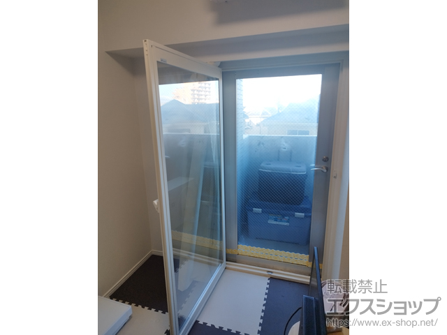 東京都立川市のの二重窓（内窓） インプラス テラスドア 外観右吊元 施工例