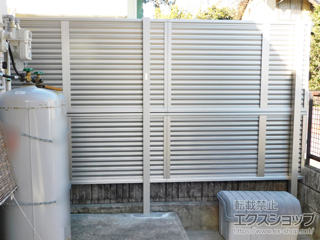静岡県浜松市ののフェンス・柵 ミエーネフェンス 目隠しルーバータイプ 2段支柱 自立建て用 施工例