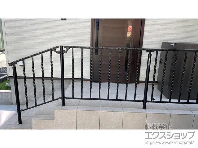 新潟県新潟市のYKKAPの屋外手すり・転落防止柵 【特注】シャローネ 歩行補助手すり1型 施工例