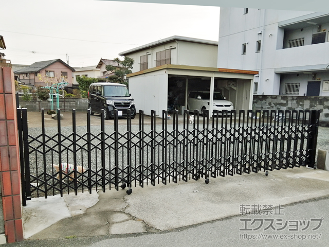 福岡県久留米市ののカーゲート トリップゲートII P型 ペットガード付き ノンレール 片開き 54S 施工例