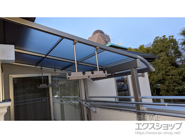 兵庫県伊丹市ののバルコニー・ベランダ屋根 スピーネ R型 屋根タイプ 単体 積雪〜20cm対応＋吊り下げ物干し 施工例