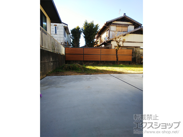 静岡県掛川市ののフェンス・柵 モクアルフェンス 横板タイプ 2段支柱 自立建て用（パネル2段） 施工例