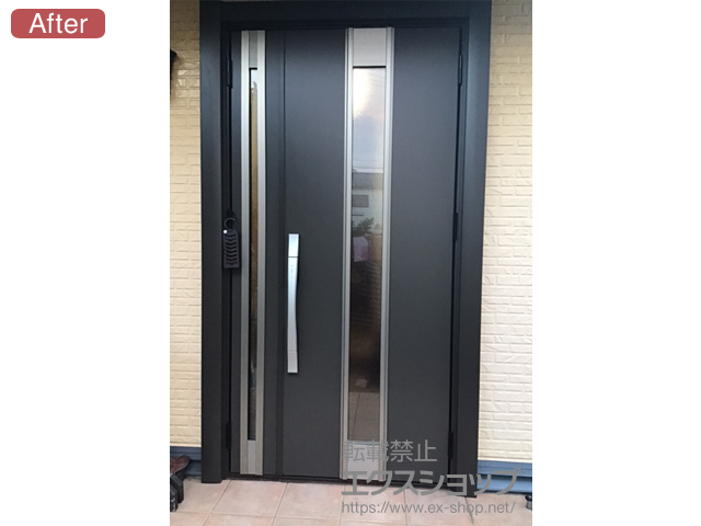 愛知県名古屋市のLIXIL リクシル（トステム）の玄関ドア リシェント玄関ドア3 断熱K4仕様 親子仕様(ランマ無)外観右吊元 M77型 ※FamiLock仕様 施工例