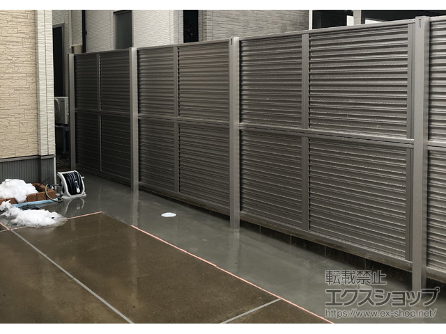 石川県野々市市ののフェンス・柵 ミエーネフェンス 目隠しルーバータイプ 2段支柱 自立建て用 施工例