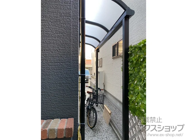 埼玉県越谷市ののテラス屋根、ウッドデッキ ソラリア R型 テラスタイプ 単体 積雪～20cm対応 施工例